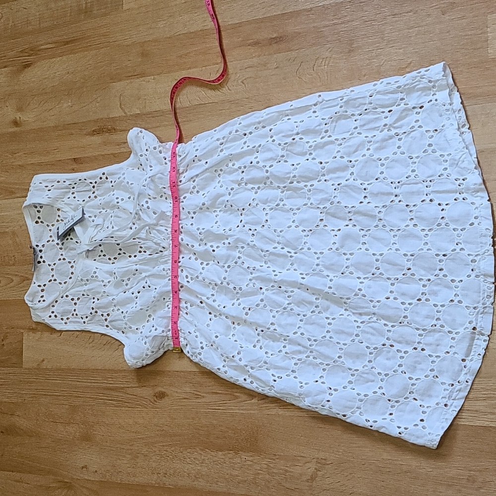 Cute white lace cover-up for bathing suit sz Medium runs small white eyelet lace
